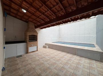 Casa · 113m² · 3 Quartos · 2 Vagas · Casa à venda com 3 quartos, piscina e churrasqueira na Guilhermina, Praia Grande/SP