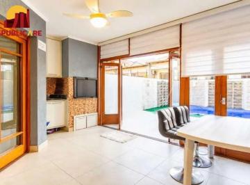 Casa · 272m² · 3 Quartos · 4 Vagas · Casa com 3 dormitórios, suíte, churrasqueira e piscina.