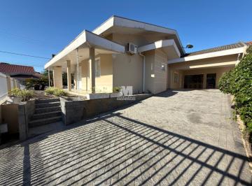 Casa · 254m² · 3 Quartos · 2 Vagas · Casa semimobiliada com piscina no bairro Souza Cruz em Brusque!