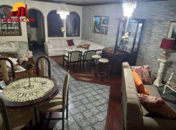 Casa · 226m² · 4 Quartos · 2 Vagas · Excelente casa localzada ma Rua Santo Camaratto com 4 D e 1 suite