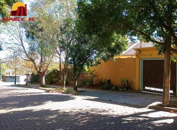 Casa · 123m² · 2 Quartos · 2 Vagas · Casa em condomínio com piscina e 2 vagas