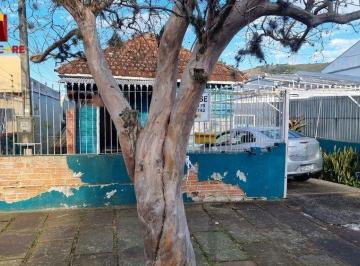 Casa · 387m² · 4 Quartos · 1 Vaga · Casa mista, 4 dormitórios, sendo 1 suíte.