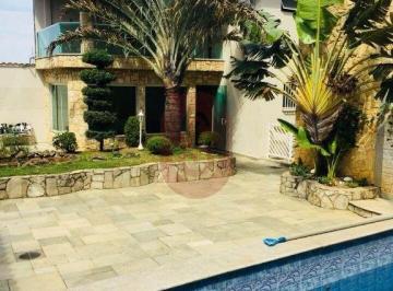 Casa · 440m² · 3 Quartos · 7 Vagas · Sobrado com 3 suítes, piscina e 7 vagas na Vila Carrão.