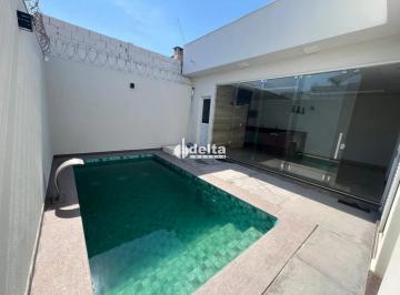 Casa · 250m² · 3 Quartos · 3 Vagas · Casa com 3 quartos sendo 1 suíte disponível para venda no bairro Jardim Ipanema em Uberlândia-MG