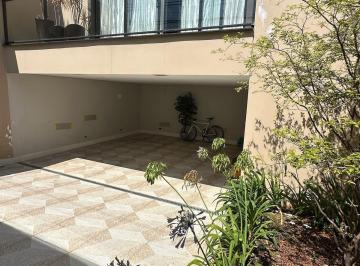 Casa · 208m² · 3 Quartos · 4 Vagas · Assobradado com 3 dormitórios em Osasco