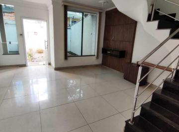 f04946107c56ab99e1bb39fd81795330.jpeg · Casa Geminada com 3 quartos para alugar em Contagem, no bairro Cabral