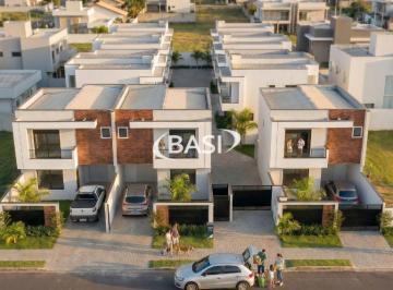 Casa · 102m² · 3 Quartos · 2 Vagas · Sobrado a venda em condominio fechado em Santa Felicidade.