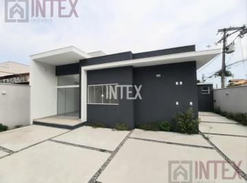 Foto 01 · Casa à venda em Niterói-RJ, Piratininga: 3 quartos, 1 suíte, 2 salas, 2 banheiros, 2 vagas de garage