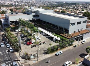 NULL · Loja disponível para locação no bairro Martins em Uberlândia-MG.