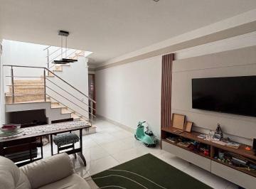 Casa de 3 quartos, · Sobrado seminovo no Tremembé | 3 Suítes com Armários, Espaço Gourmet com Churrasqueira e 2 Vagas.