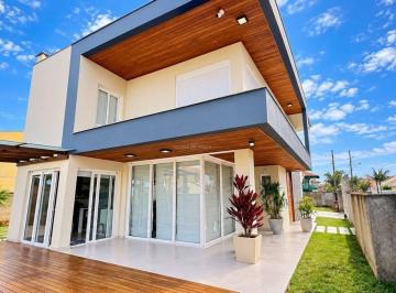 Casa · 120m² · 2 Quartos · 2 Vagas · Sobrado de esquina à venda no Balneário Brasília | Itapoá/SC Quadra Mar!