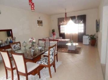Casa · 300m² · 3 Quartos · 4 Vagas · Casa com 3 quartos, área gourmet e 4 vagas em Vila Suissa, Mogi das Cruzes