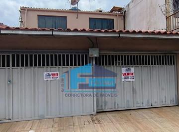 Casa · 105m² · 4 Quartos · 2 Vagas · Casa de 1 Quarto + 3 Suítes, 3 Vagas, Energia Solar e Câmeras – Próxima ao Metrô Furnas e Samambaia