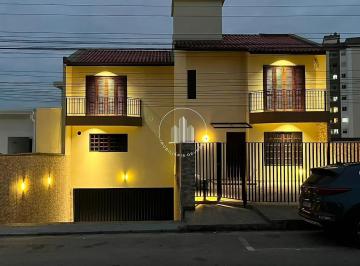 Casa · 210m² · 4 Quartos · 4 Vagas · Casa com 04 dormitórios no Bairro Jardim Cidade de Florianópolis em São Jodé