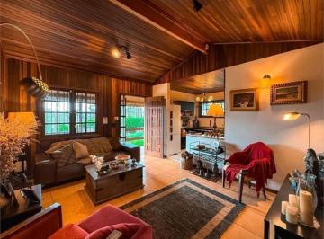 Imagem Principal · Casa na Granja Viana com 1.600m² de terreno, lareira e amplo espaço para veículos