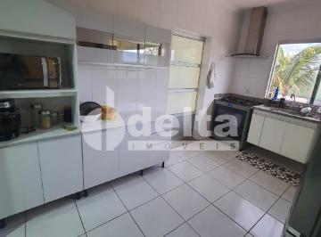 NULL · Casa residencial disponível para venda no bairro Osvaldo Resende em Uberlândia-MG