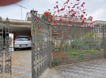 Casa · 201m² · 4 Quartos · 2 Vagas · Residência encantadora com 201m2 no Jardim São Caetano