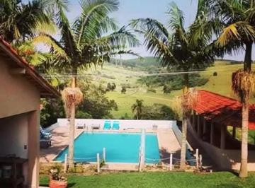 Rural · 16000m² · 4 Quartos · 2 Vagas · CHACARA COM 4 QUARTOS SENDO 2 SUITES NA ZONA SUL DE ITAPETININGA