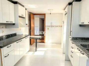 Apartamento · 184m² · 4 Quartos · 3 Vagas · Apartamento para alugar em Menino Deus com 4 quartos, 1 suíte, 3 vagas