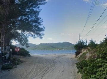 18069a24b865ae0c6240c5de7ab19444c162f4db · Casa de Praia na Ponta do Papagaio, em Palhoça.