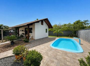 Casa · 169m² · 3 Quartos · 2 Vagas · Casa com piscina e edícula no fundos