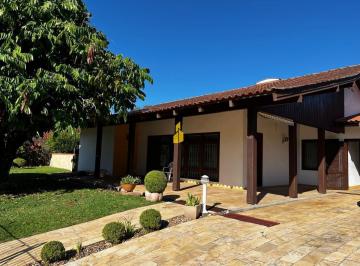 Casa · 234m² · 3 Quartos · 2 Vagas · Casa com 2 suítes e piscina no Centro de Timbó