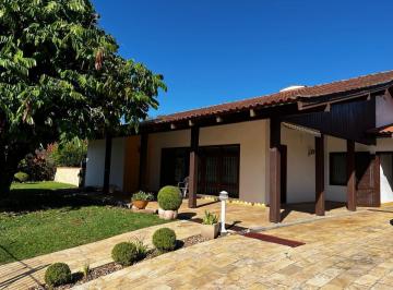 Casa · 234m² · 3 Quartos · 2 Vagas · Casa com 2 suítes e piscina no Centro de Timbó