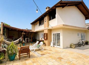 Casa · 320m² · 4 Quartos · 4 Vagas · Casa com 4 dormitórios (sendo 2 suíte) no bairro Das Nações