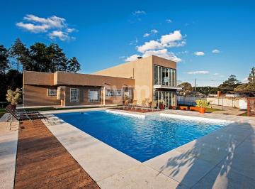 Casa · 850m² · 4 Quartos · 6 Vagas · Casa à venda - em Butiatuvinha