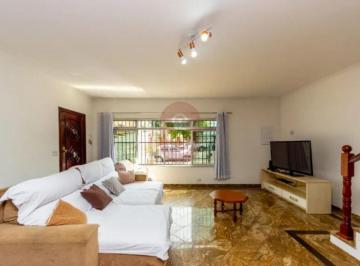 Casa · 278m² · 3 Quartos · 4 Vagas · Sobrado á venda na Vila Carrão de 278 metros.