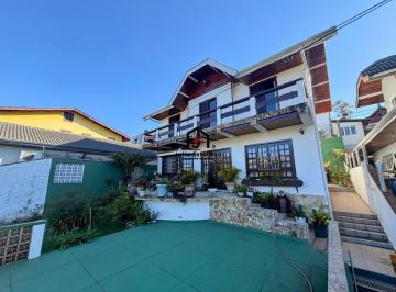 Casa · 272m² · 3 Quartos · Casa à venda - em Campos do Jordão