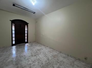 Casa · 320m² · 3 Quartos · 3 Vagas · Alugo casa de 2 pavimentos no Padre Eustáquio com ótima localização!