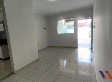 sala e cozinha · Casa com 2 Quartos, 2 banheiros e área de serviço na Região Central.