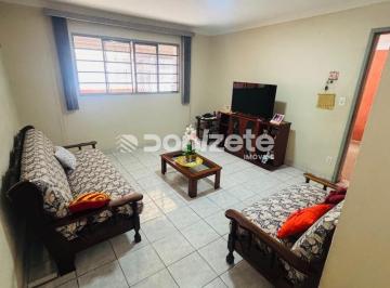 Casa · 162m² · 4 Quartos · 3 Vagas · Casa à venda no Jardim Stella, Santo André, com 4 quartos, 3 vagas, 162,02 m² de área interna. Aceit