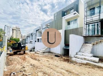 4450eb271bf4cf53f77980a3cd9218e8ffc5296b · CASA EM CONDOMINIO FECHADO, EM RUA FECHADA NO BAIRRO DE CIDADE JARDIM