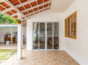 Casa · 71m² · 2 Quartos · 1 Vaga · Casa com 2 dormitórios, sala, cozinha e piscina!