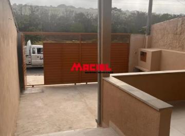 Casa · 80m² · 2 Quartos · 2 Vagas · Excelente casa com cômodos amplas em Avenida próximo a comércios e escolas