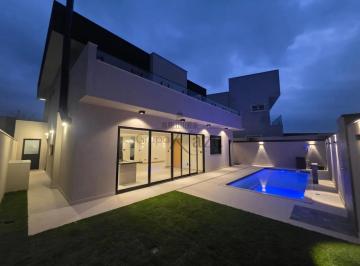 Casa · 197m² · 3 Quartos · 4 Vagas · Casa em Condomínio - Condomínio Terras do Vale - Bairro do Grama - Caçapava - 197m².