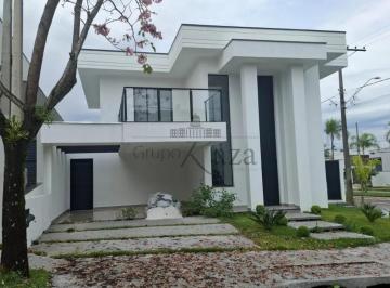 Casa · 300m² · 3 Quartos · 4 Vagas · Casa em Condomínio - Condomínio Terras do Vale - Bairro do Grama - Caçapava - 3 Dormitórios - 210m².