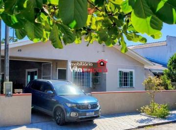 Casa · 120m² · 3 Quartos · 2 Vagas · Casa com piscina para locação de temporada em Ipanema