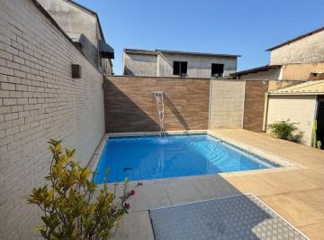 Casa · 250m² · 4 Quartos · 3 Vagas · Casa duplex com 4 suítes, espaço gourmet, piscina e ponto para carro elétrico em Araçás