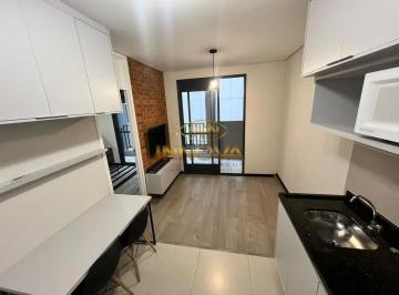 Apartamento · 24m² · 1 Quarto · 1 Vaga · Apartamento para locação, 24m², 1 quarto, banheiro, 1 vaga coberta, no Centro