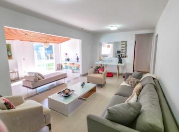Casa · 250m² · 4 Quartos · 3 Vagas · Linda casa no Setor Tororó, Brasília, com 250 m² de área construída, 4 quartos, 1 suíte, e 3 vagas e