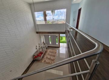 Casa · 250m² · 4 Quartos · 2 Vagas · Casa 4 quartos reformada condomínio fechado Arniqueiras não aceita financiamento FGTS avalia troca