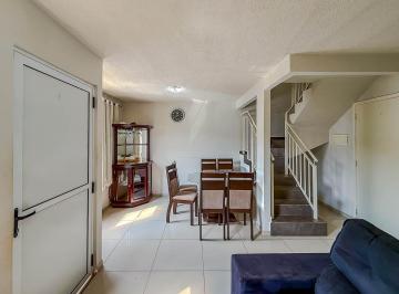 Casa · 68m² · 3 Quartos · 2 Vagas · Charmosa casa de 3 quartos no Jardins Mangueiral, com 68 m² e bem conservada. Possui 1 suíte, 2 vaga