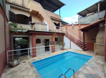 Casa · 240m² · 3 Quartos · 2 Vagas · Excelente casa próximo ao centro de São Gonçalo.