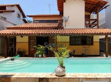 Casa · 228m² · 5 Quartos · 1 Vaga · Casa sofisticada no Maravista com 3 suítes, piscina e lazer privativo