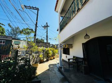 Casa · 250m² · 3 Quartos · 2 Vagas · Excelente casa localizada no centro de São Gonçalo