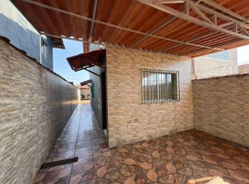 Casa de 3 quartos, Mongaguá · Sobrado com 3 Dormitórios, Suíte e Garagem Coberta para 2 Carros em Mongaguá