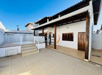 Casa de 4 quartos, Sobradinho · 4 Quartos sendo 2 suítes (suíte mastér com closet) Hidromassagem, Aquecimento Solar